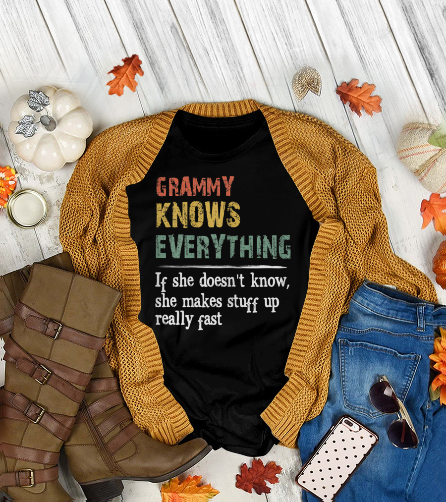 GRAMMY KNOWS EVERYTHING IF SHE DOESN'T KNOW SHE MAKES STUFF UP REALLY FAST T-Shirt
