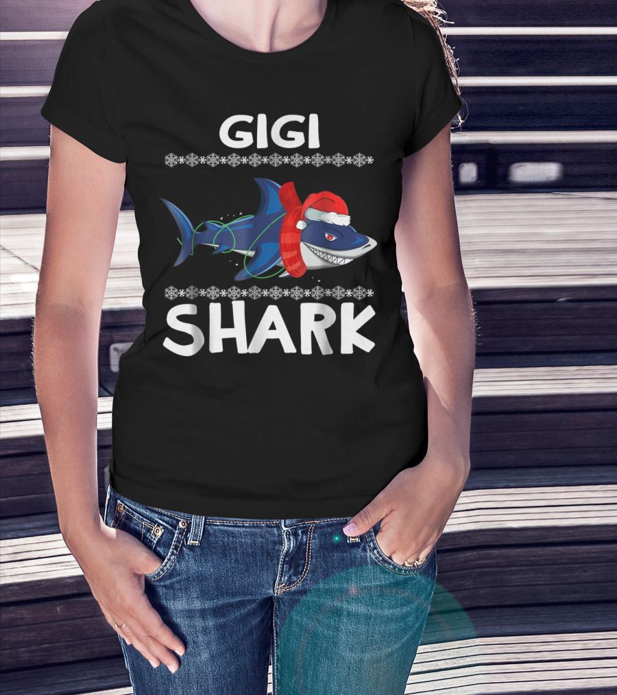 Gigi Shark Santa Hat Christmas Family Snowflakes T-Shirt