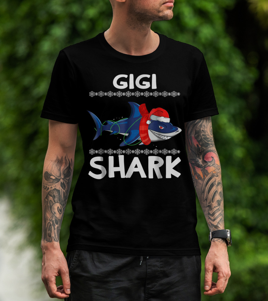 Gigi Shark Santa Hat Christmas Family Snowflakes T-Shirt