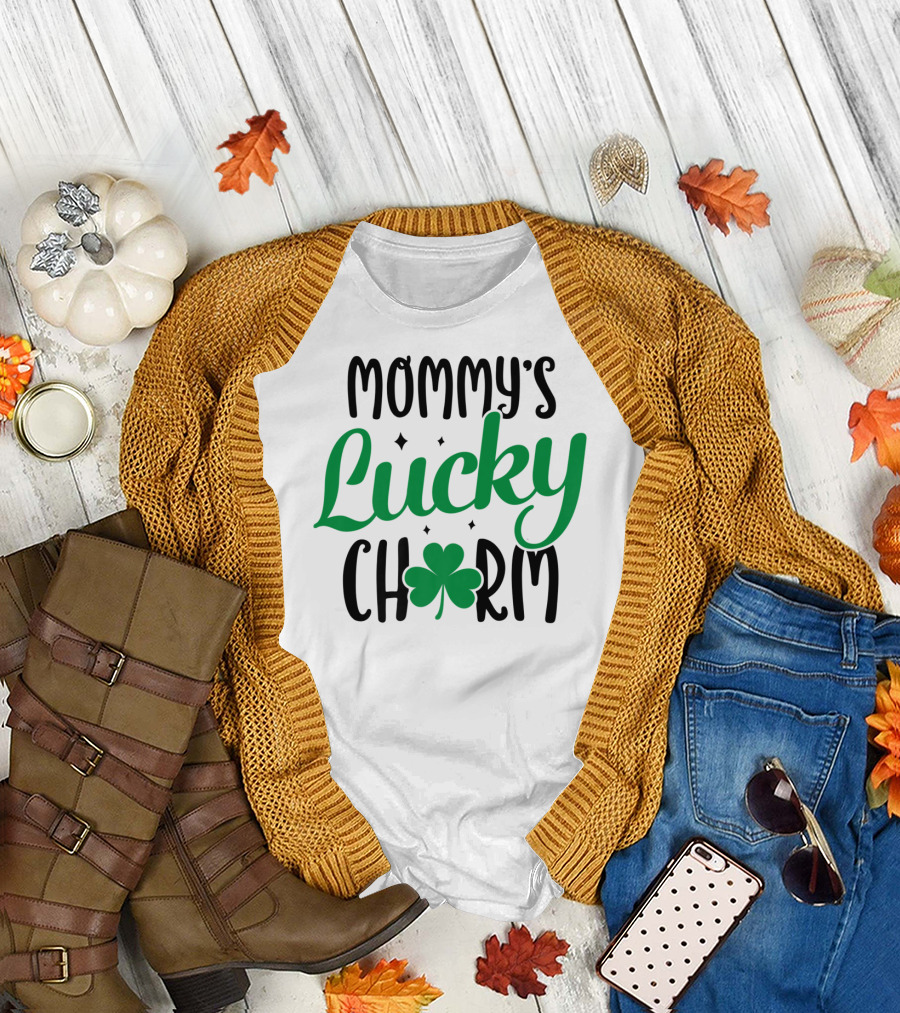 Mommy's Lucky Charm Shamrock St Patricks Day T-Shirt