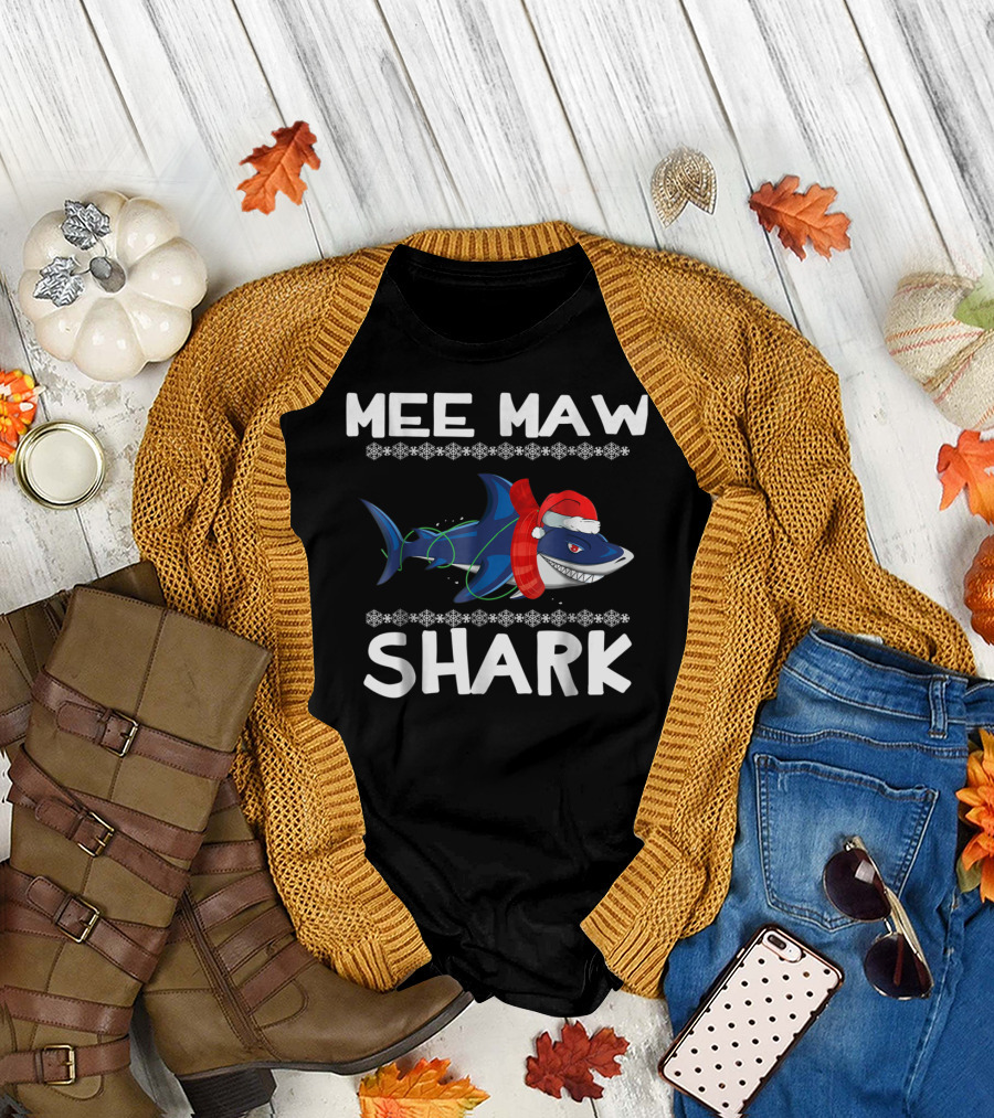 Mee Maw Shark Ugly Christmas Family Santa Hat Lights Snowflakes T-Shirt