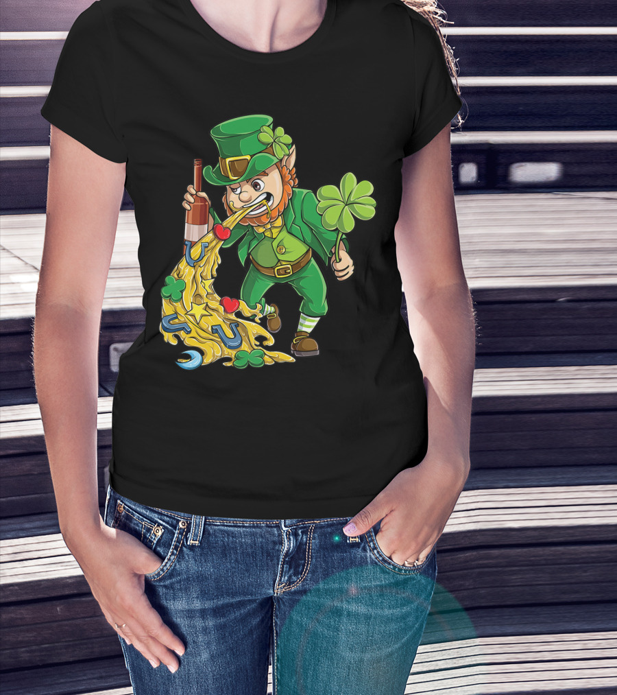Leprechaun Tossing Lucky Charms St Patrick's Day T-Shirt