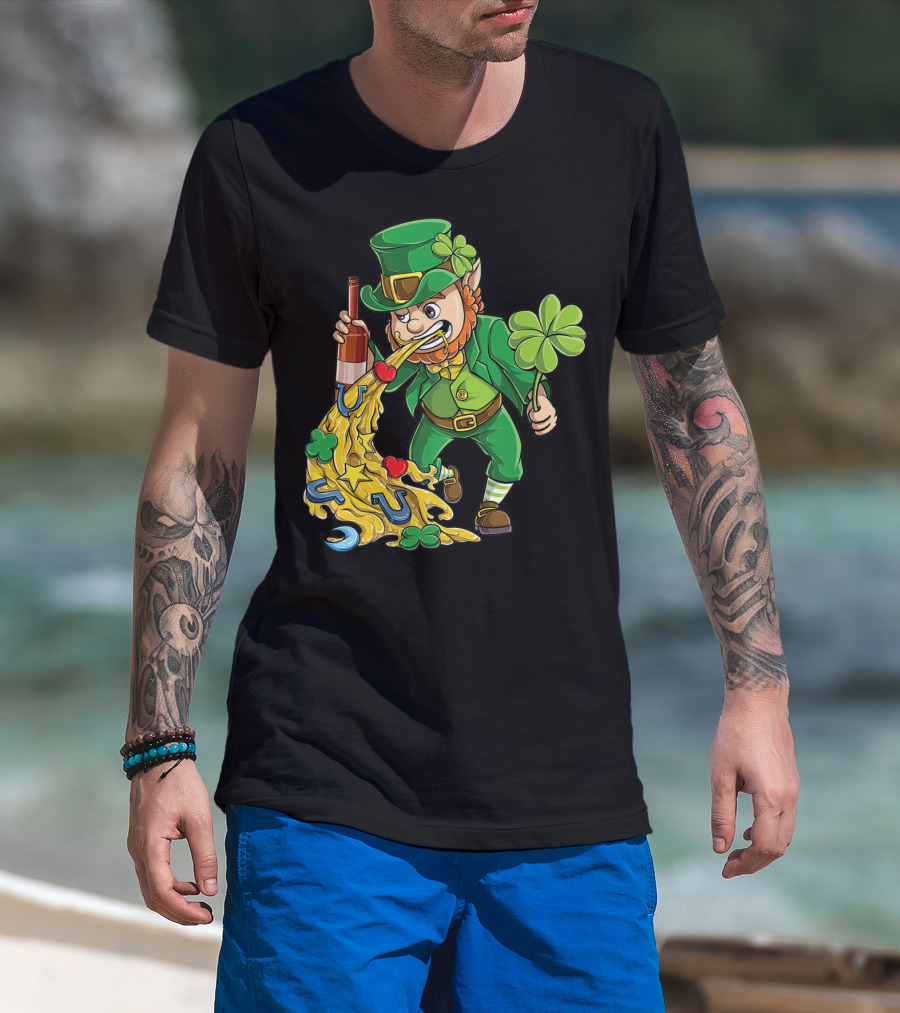 Leprechaun Tossing Lucky Charms St Patrick's Day T-Shirt