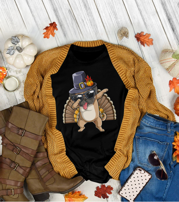 Happy Thanksgiving Pilgrim Hat Dabbing Pug With Turkey Tail T-Shirt
