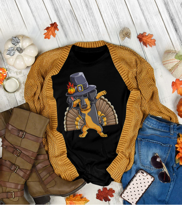 Thanksgiving Dabbing Dachshund Pilgrim Hat Turkey Tail T-Shirt