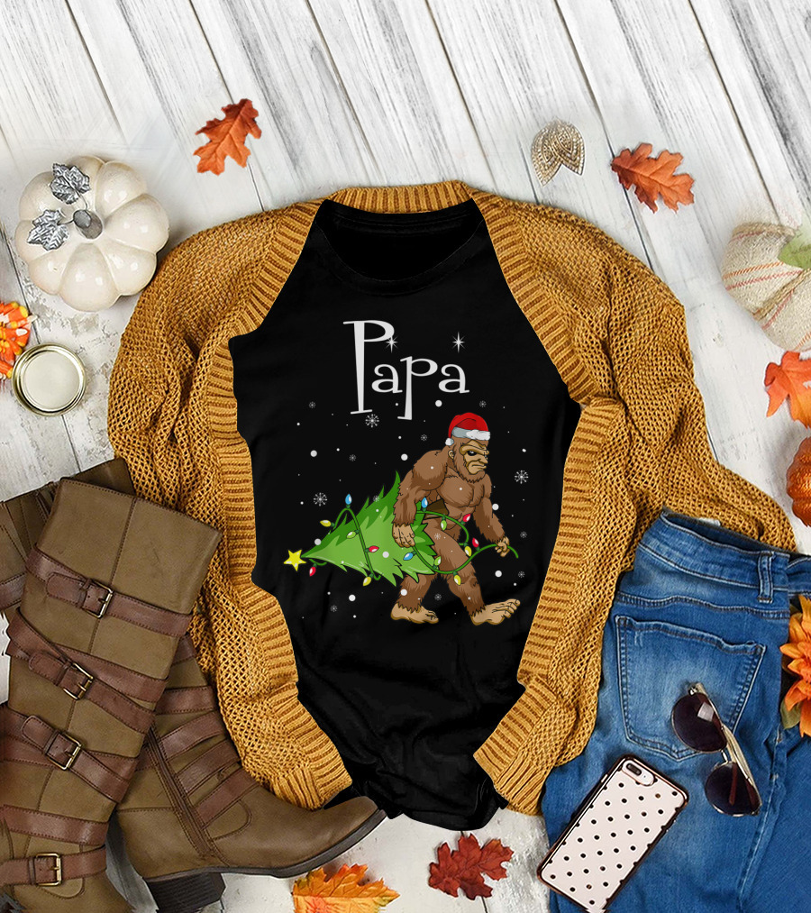Papa Bigfoot Funny Sasquatch Christmas Tree Santa Hat T-Shirt