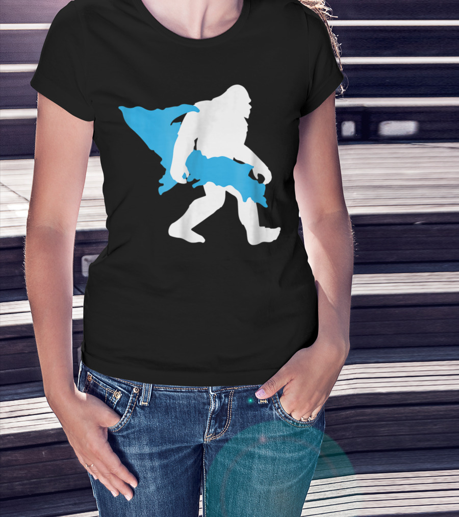 Bigfoot Upper Peninsula Funny Sasquatch UP Michigan Map T-Shirt