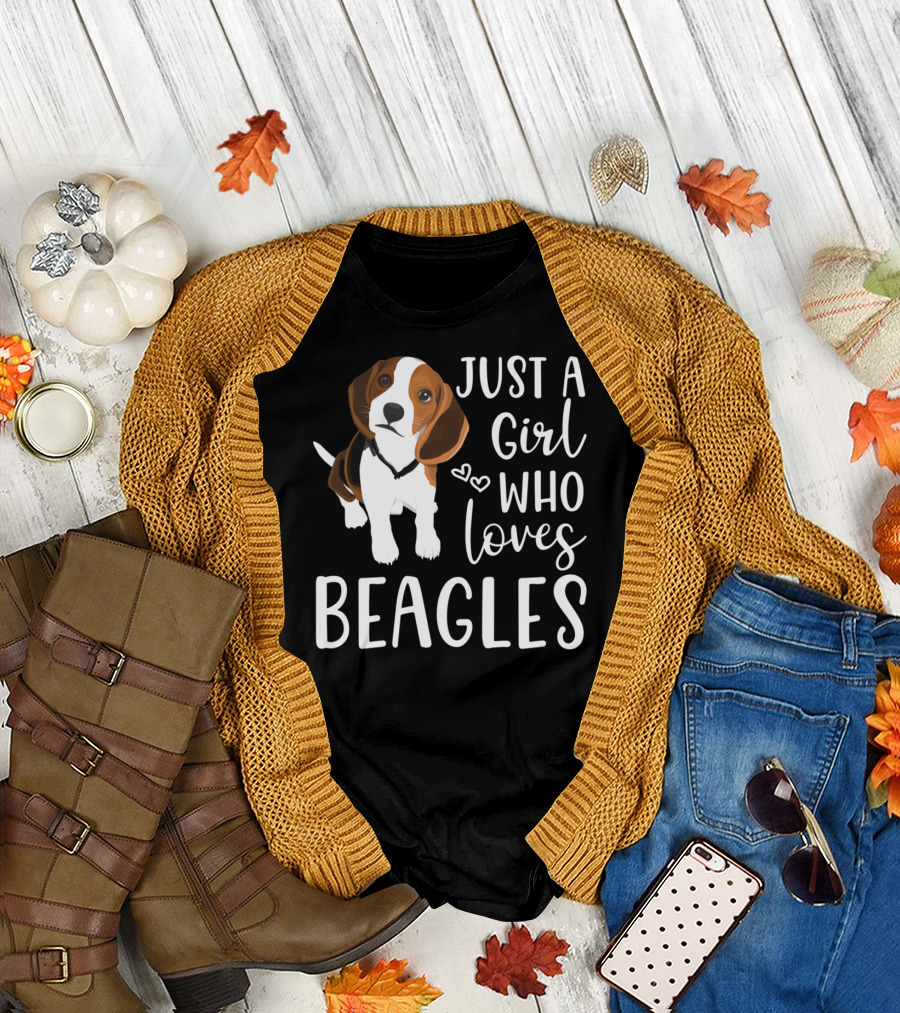 JUST A GIRL WHO LOVES BEAGLES WITH CUTE HEARTS AND BEAGLE T-Shirt