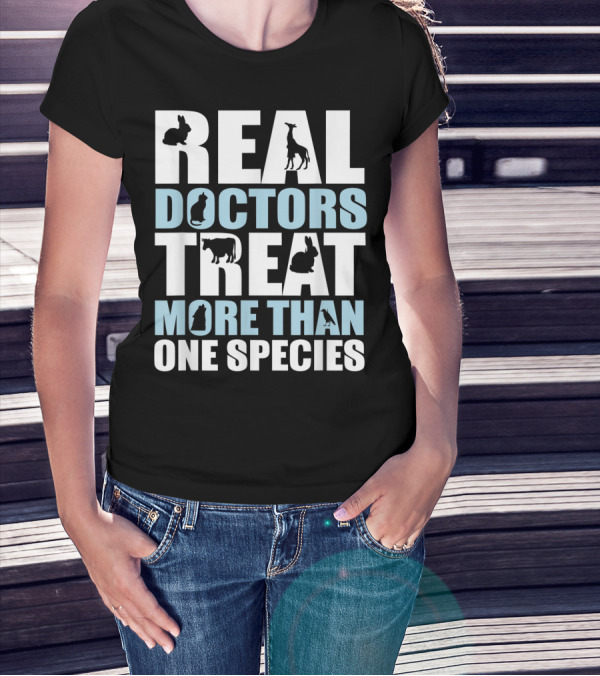 Real Doctors Treat More Than One Species Giraffe Cat Cow T-Shirt