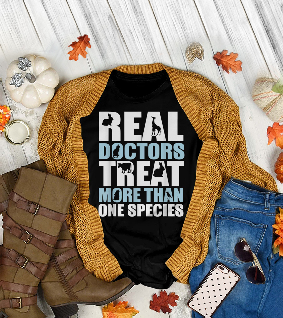 Real Doctors Treat More Than One Species Giraffe Cat Cow T-Shirt