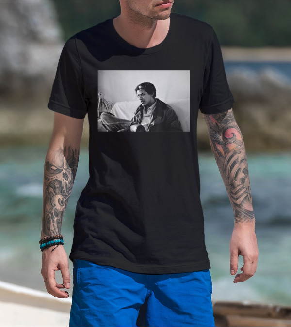 Vintage College Obama Black And White Photo Smoking Relaxed Mood T-Shirt