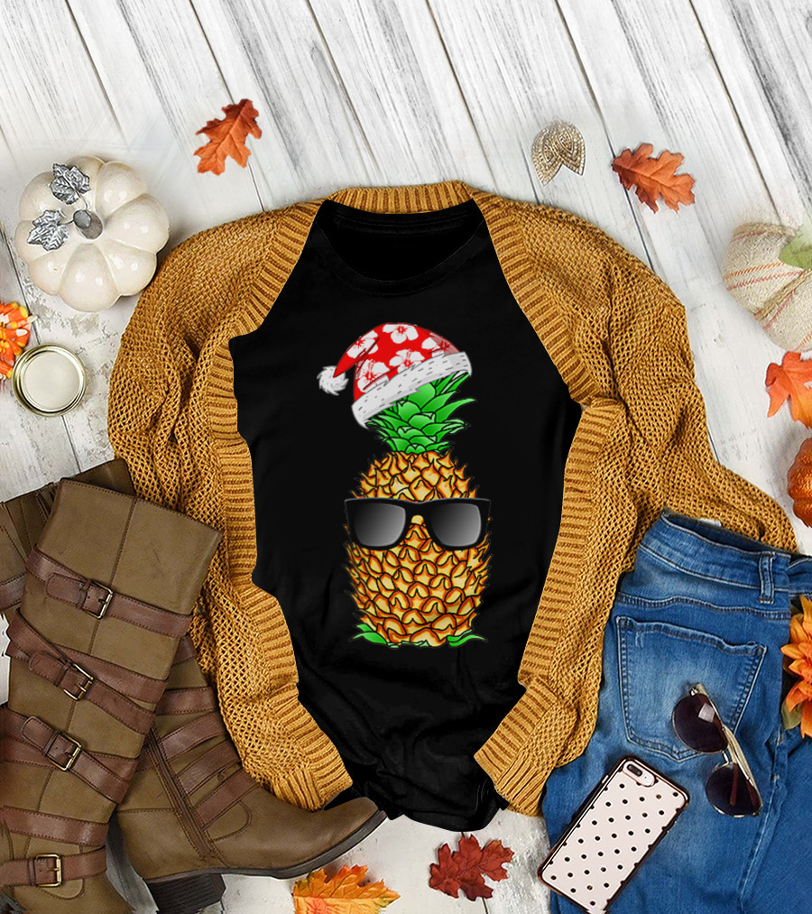 Santa Hat Sunglasses Pineapple Tropical Christmas Fun T-Shirt