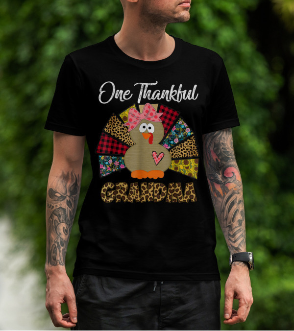 One Thankful Grandma Turkey With Leopard T-Shirt