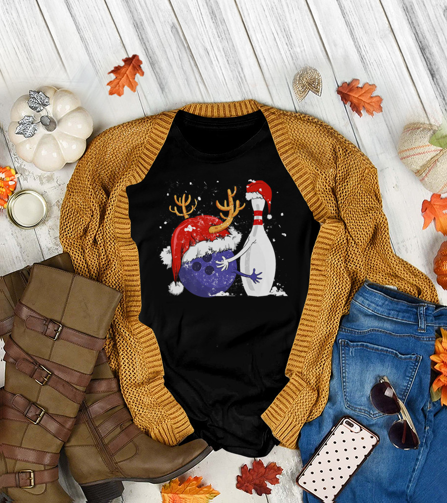 Funny Bowling Christmas Santa Hat Snow Festive Bowling Pin Reindeer Ball T-Shirt