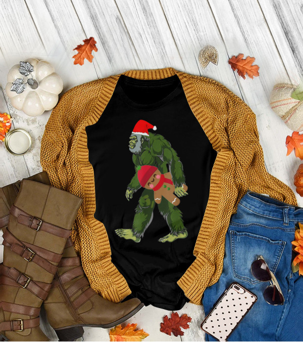 Christmas Bigfoot With Gingerbread Man And Santa Hat T-Shirt