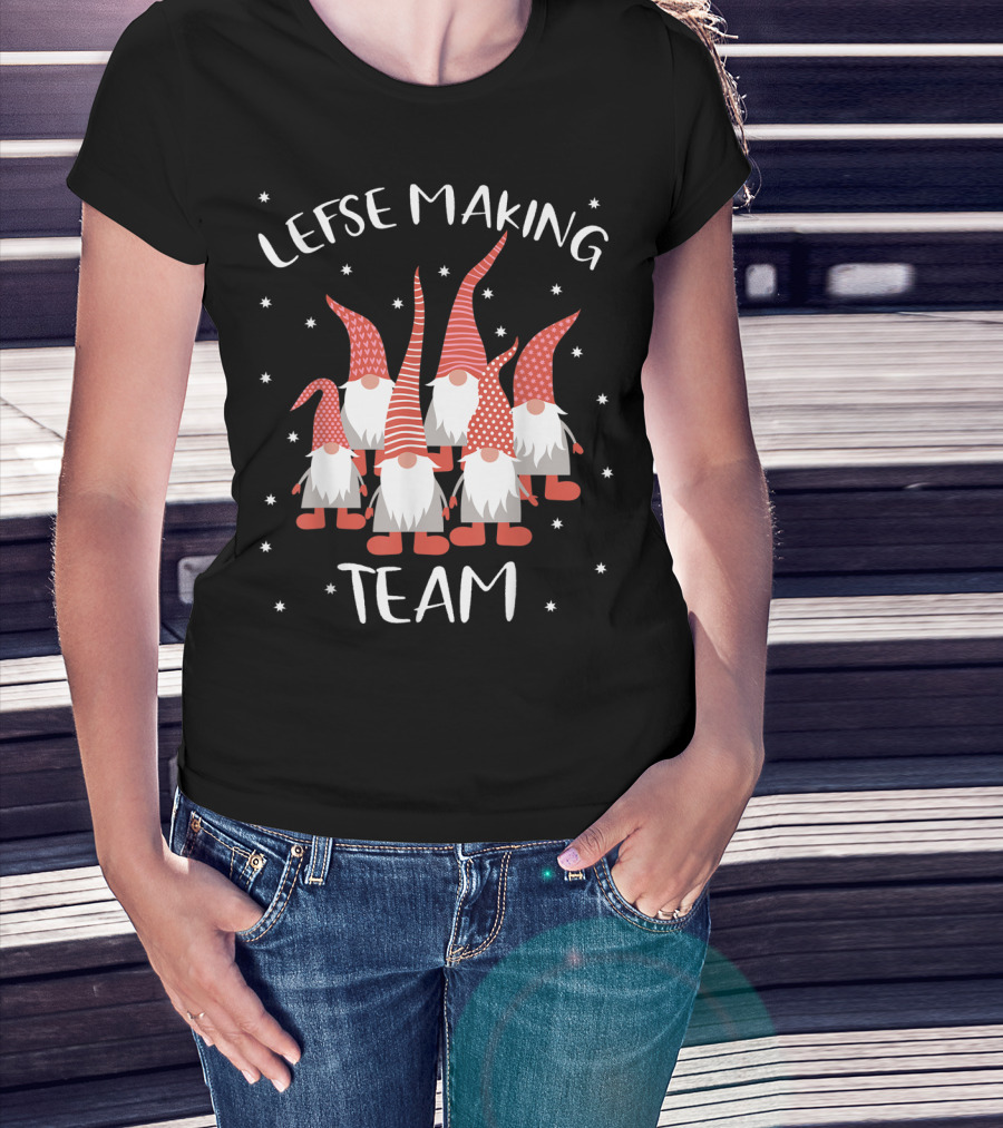 Lefse Making Team God Jul Gnome Tomte Christmas T-Shirt