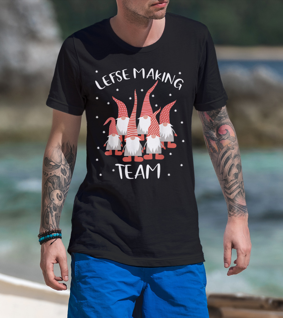 Lefse Making Team God Jul Gnome Tomte Christmas T-Shirt