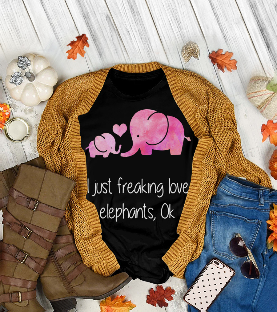 I Just Freaking Love Elephants Ok Pink Elephant Heart Design for Elephant Lovers T-Shirt
