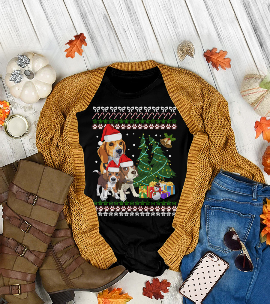 Santa Hat Beagles Christmas Tree and Gifts T-Shirt