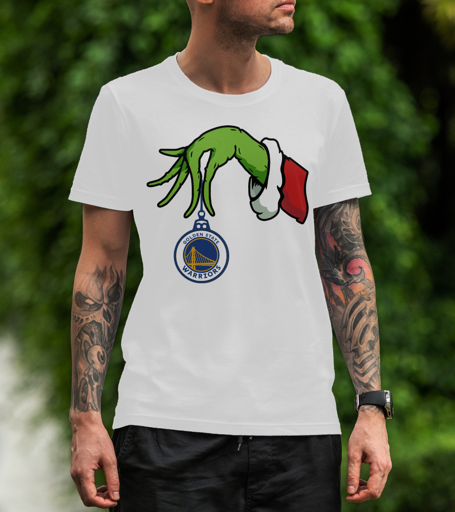 The Grinch Hand Holding Golden State Warriors T-Shirt