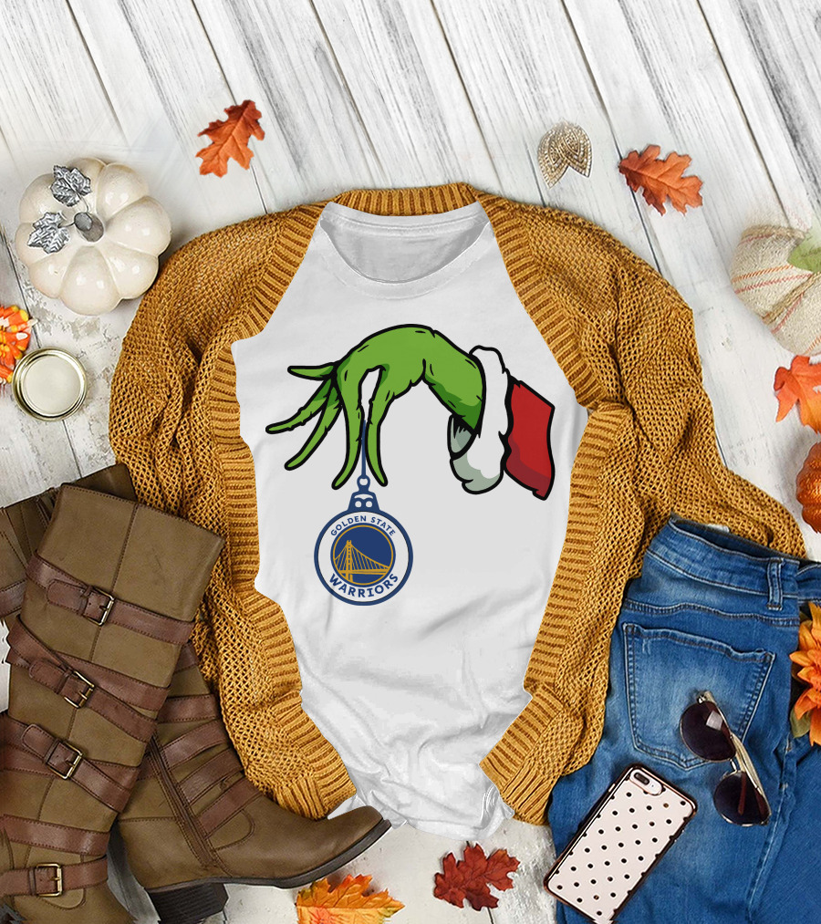 The Grinch Hand Holding Golden State Warriors T-Shirt