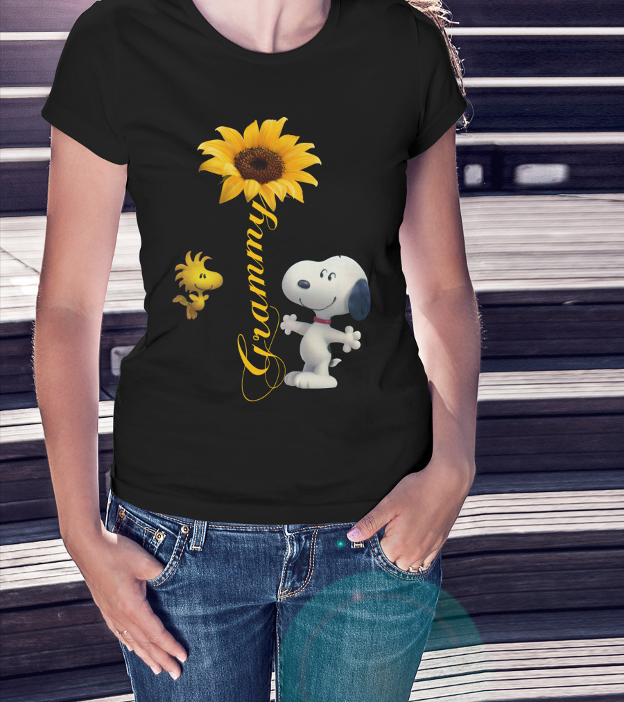 Grammy Peanuts Snoopy And Woodstock With Sunflower T-Shirt