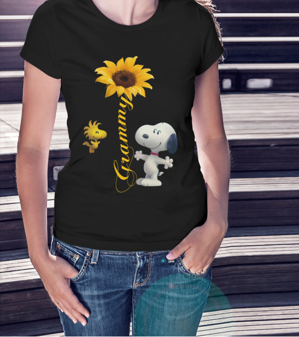 Grammy Peanuts Snoopy And Woodstock With Sunflower T-Shirt