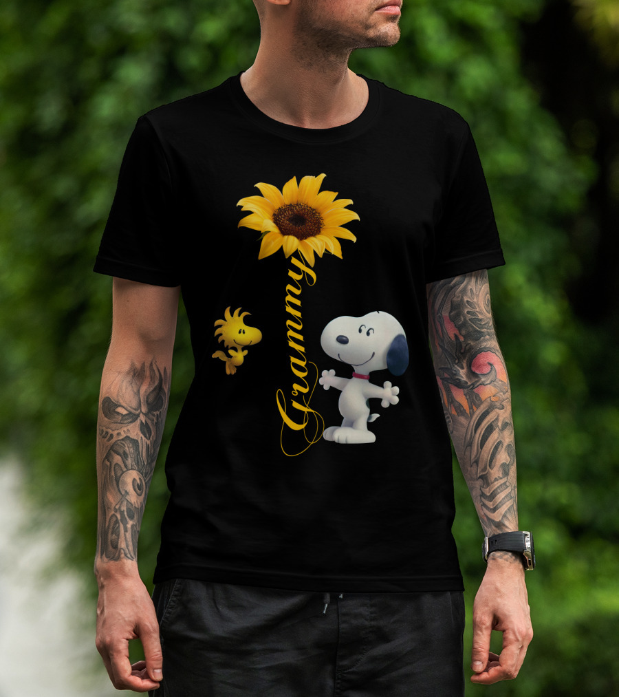 Grammy Peanuts Snoopy And Woodstock With Sunflower T-Shirt