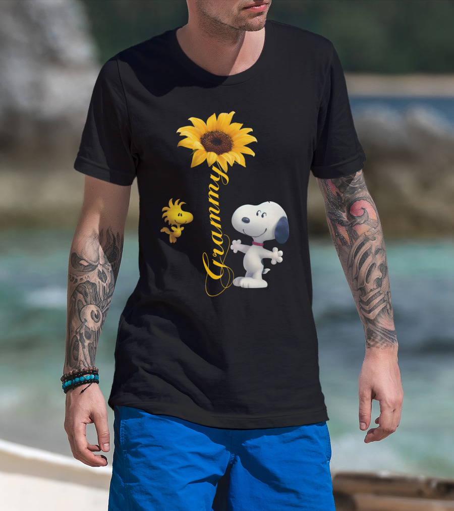 Grammy Peanuts Snoopy And Woodstock With Sunflower T-Shirt