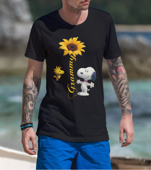 Grammy Peanuts Snoopy And Woodstock With Sunflower T-Shirt
