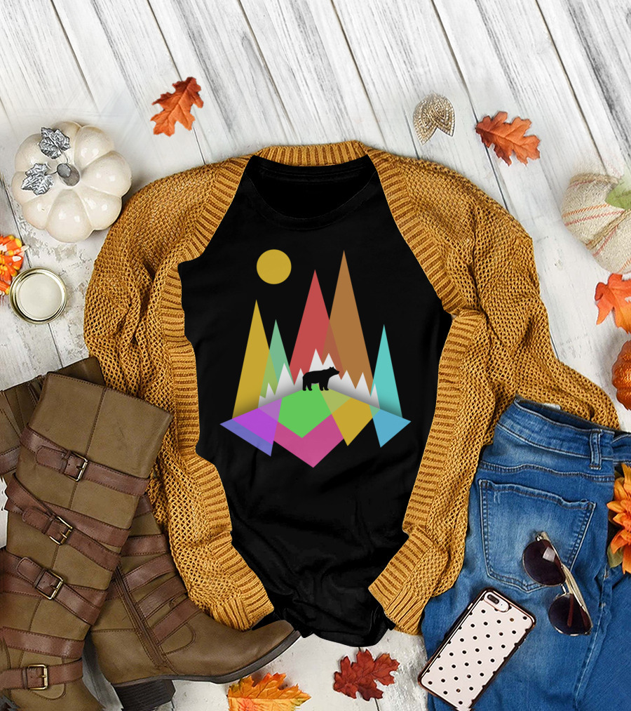 Cool Vintage Nature Mountains Wild Life Geometric Bear T-Shirt