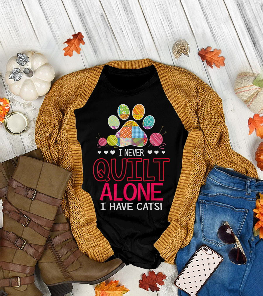 I Never Quilt Alone I Have Cats Colorful Patchwork Paw Prints T-Shirt
