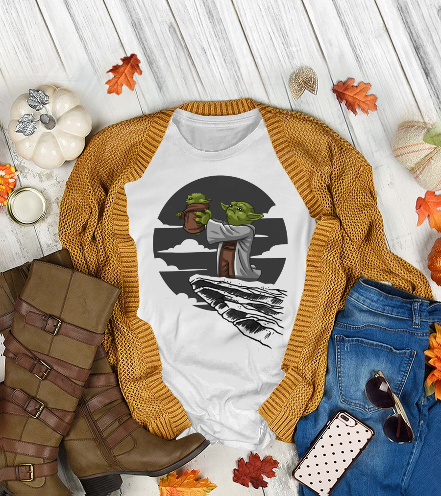 Mandalorian Star Wars Baby Yoda Kawaii Rafiki Moment T-Shirt