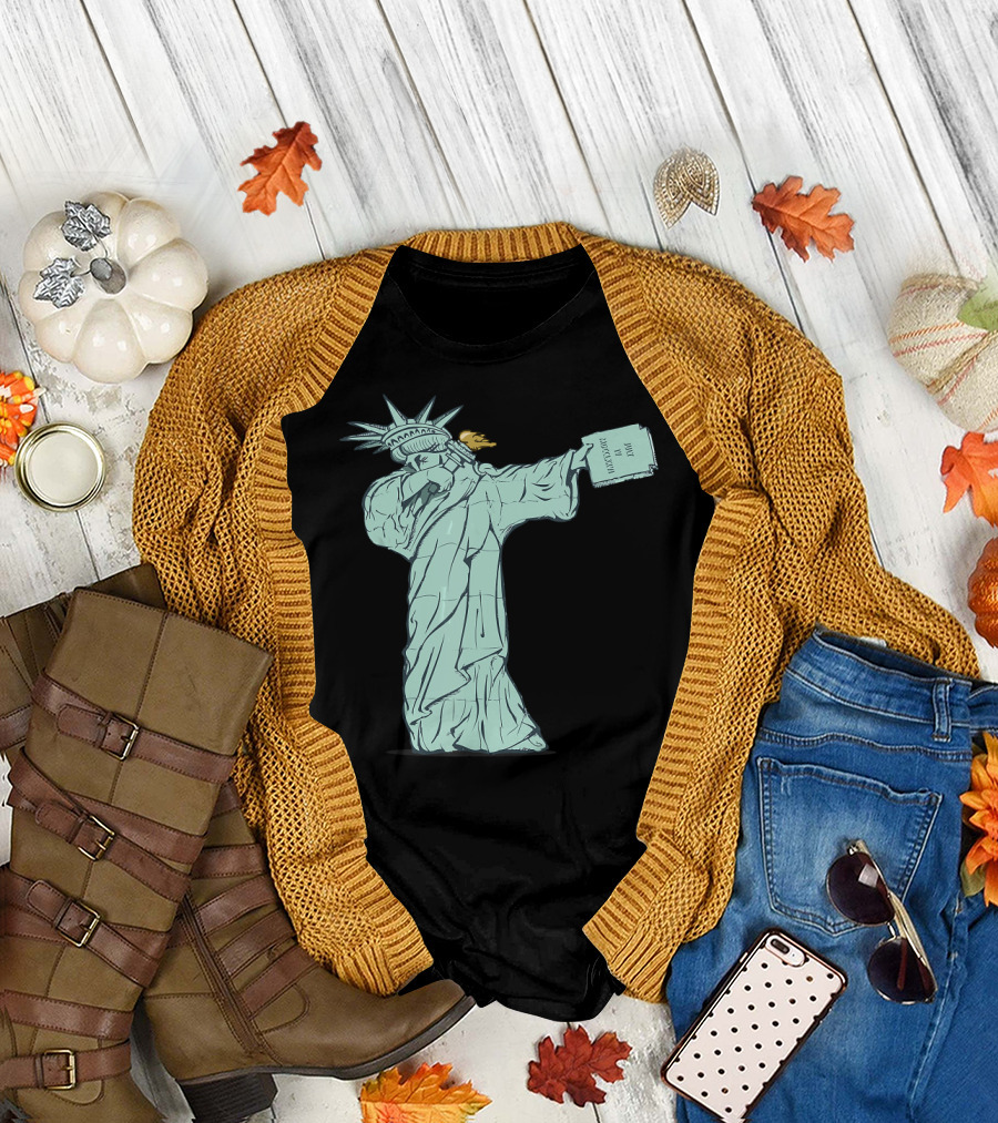 Funny Dabbing Statue of Liberty with July IV MDCCLXXVI Book T-Shirt