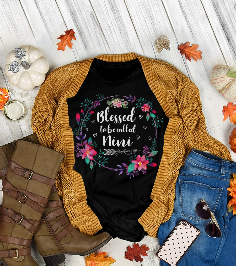 Blessed to Be Called Nini Floral Heart Wreath T-Shirt