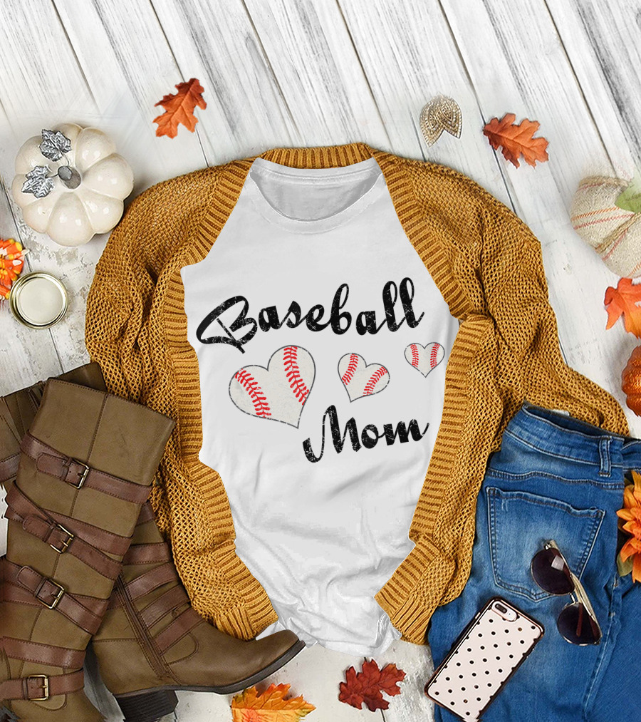 Baseball Mom Cute Heart-Shaped Baseball T-Shirt