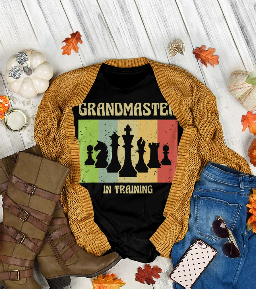 Grandmaster In Training Chess Player Silhouette Retro Stripes T-Shirt