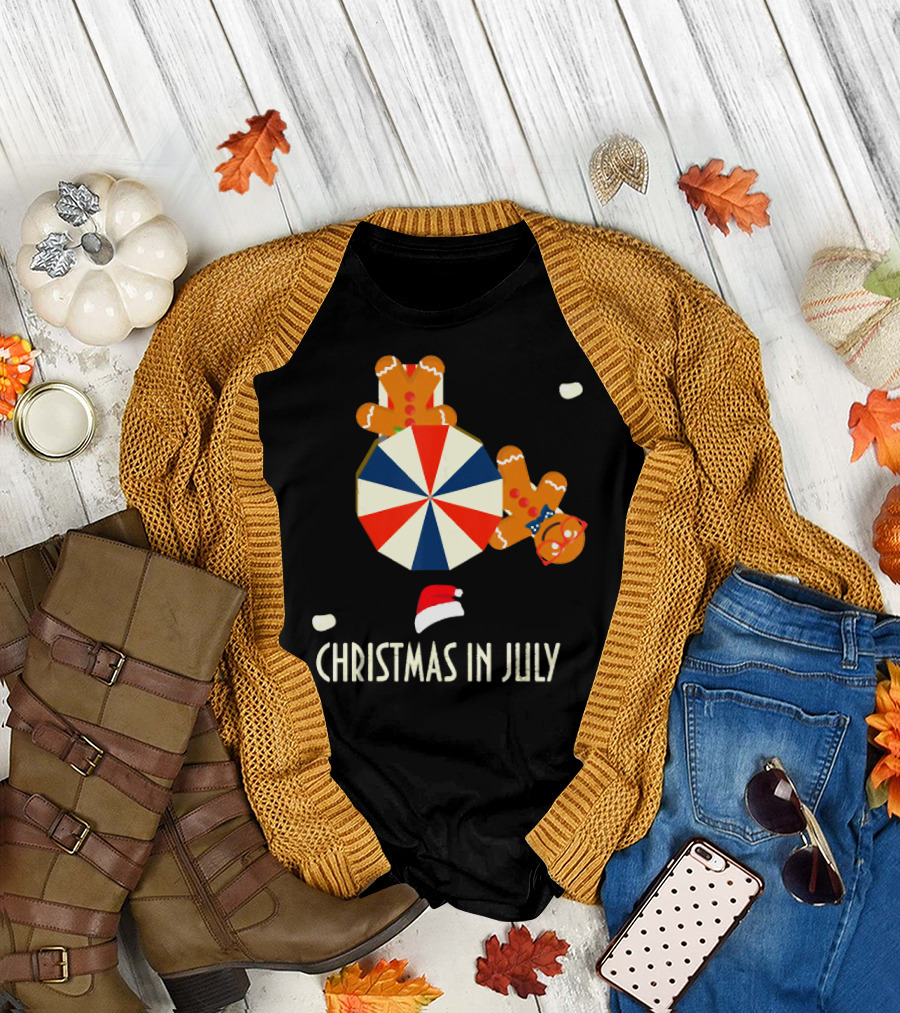 Christmas in July Gingerbread Man Beach Umbrella Santa Hat T-Shirt