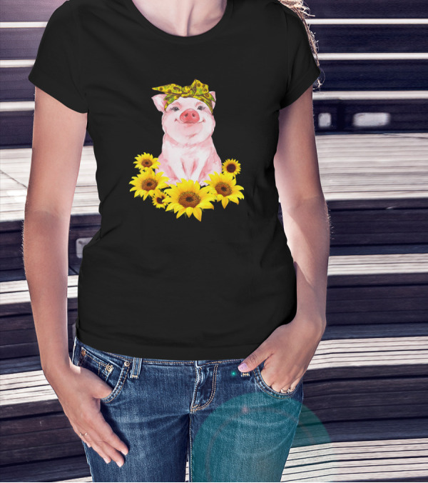 Cute Pig With Sunflower Bandana Surrounded By Sunflowers T-Shirt