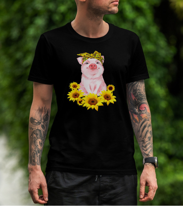 Cute Pig With Sunflower Bandana Surrounded By Sunflowers T-Shirt