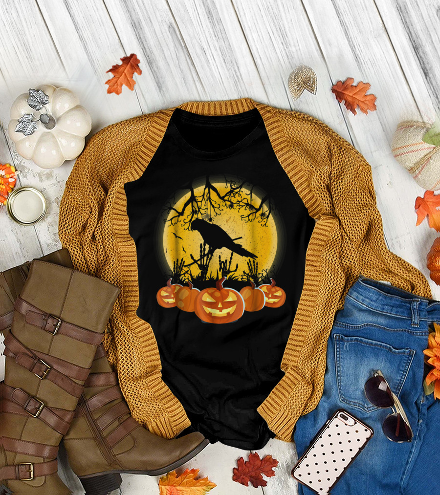 Halloween Conure Shadow with Glowing Jack-o'-Lanterns and Spooky Moon Background T-Shirt