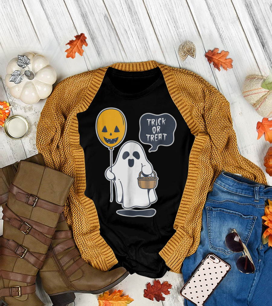 Trick Or Treat Funny Ghost Holding Pumpkin Balloon T-Shirt