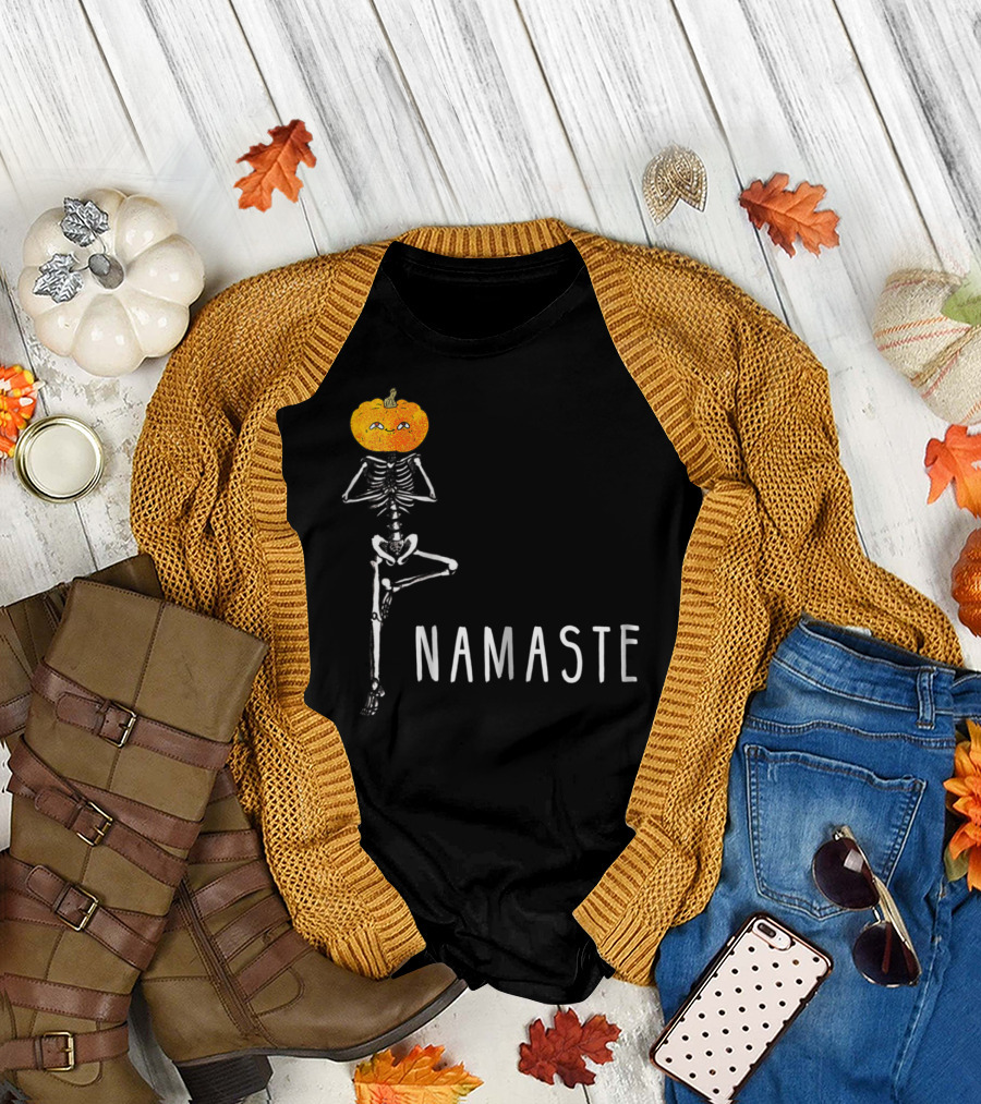 Funny Halloween Namaste Skeleton with Pumpkin Head Yoga Pose T-Shirt