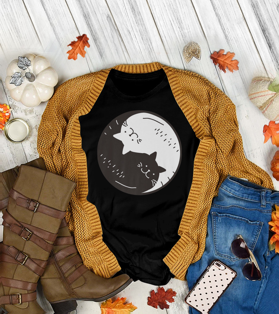 Yin Yang Cats Halloween Christmas Funny Cool Circle T-Shirt