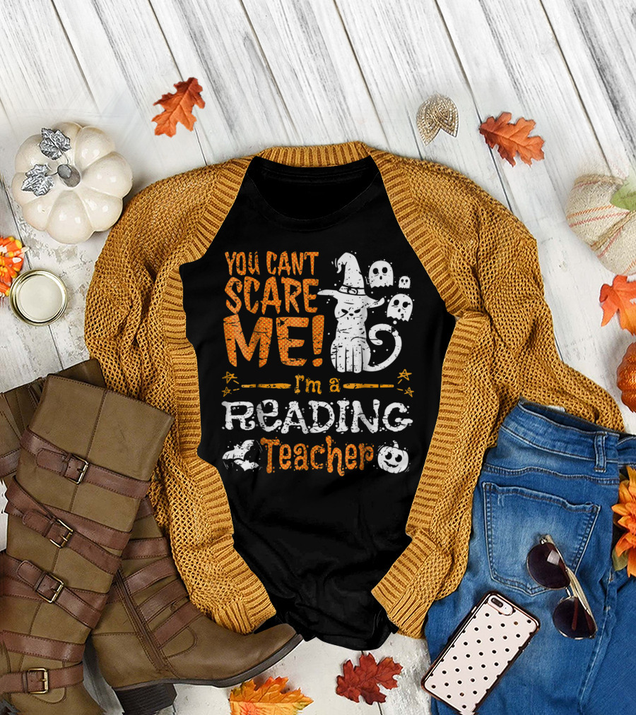 You Can't Scare Me I'm a Reading Teacher Halloween Ghosts and Witch Hat T-Shirt