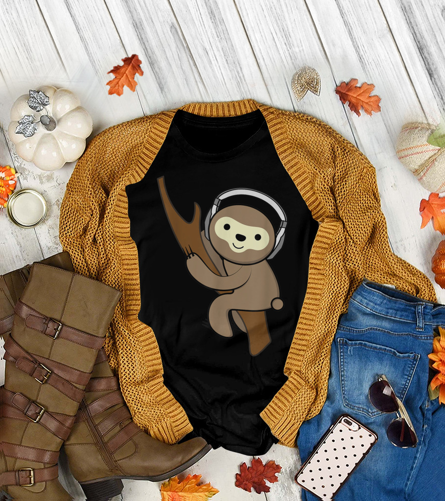 Cool Sloth Music Headphones Funny Animal Tree Hugger T-Shirt