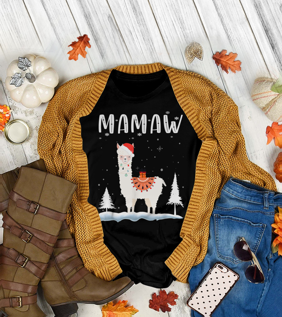 Mamaw Llama Christmas Santa Hat Snowflakes Winter Scene T-Shirt