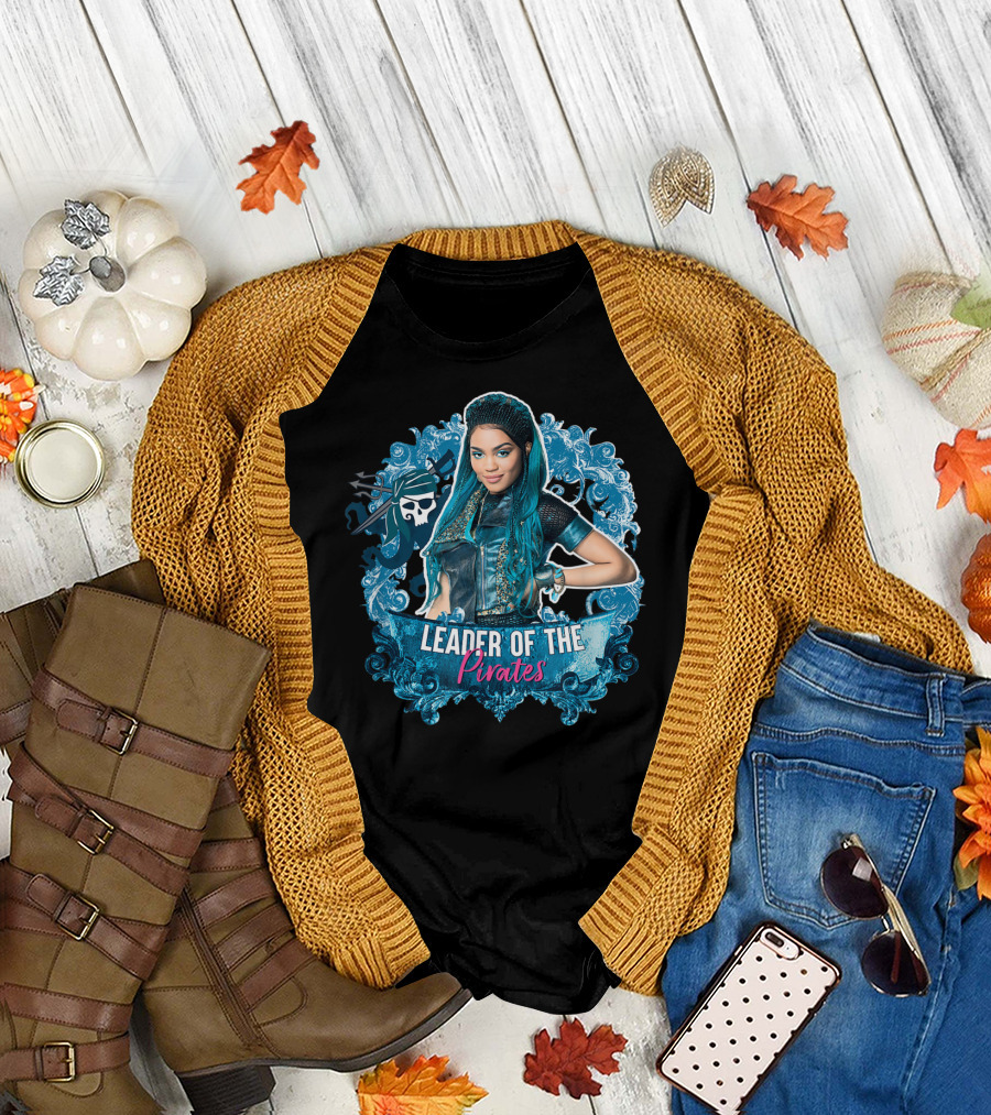Descendants 3 Leader of the Pirates Uma Blue Pirate Skull T-Shirt