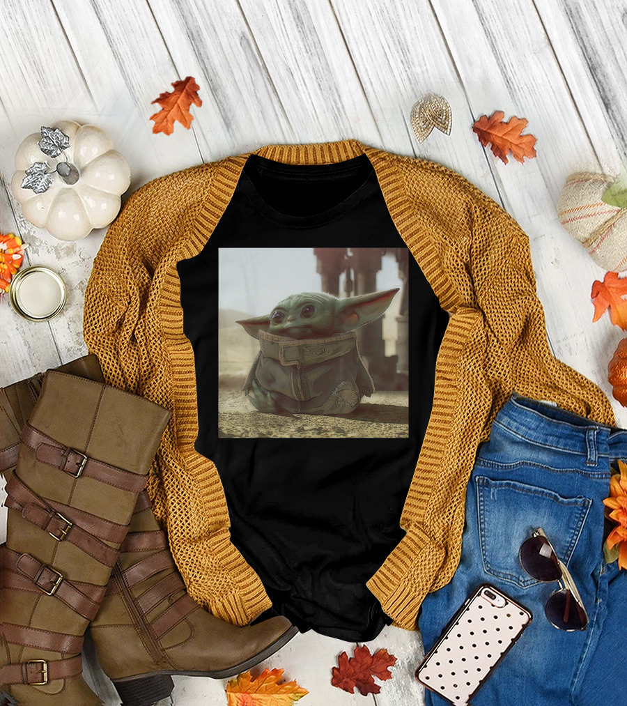 Star Wars The Mandalorian The Child Yoda Desert Scene T-Shirt