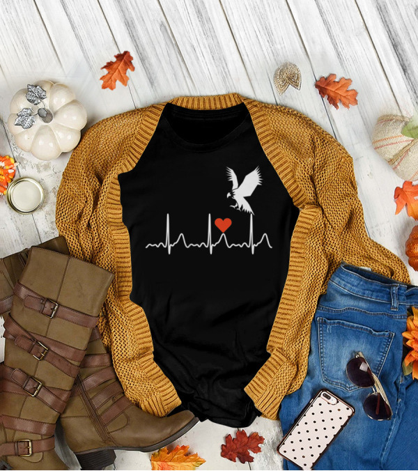 Cool American Eagle Heartbeat USA Great T-Shirt